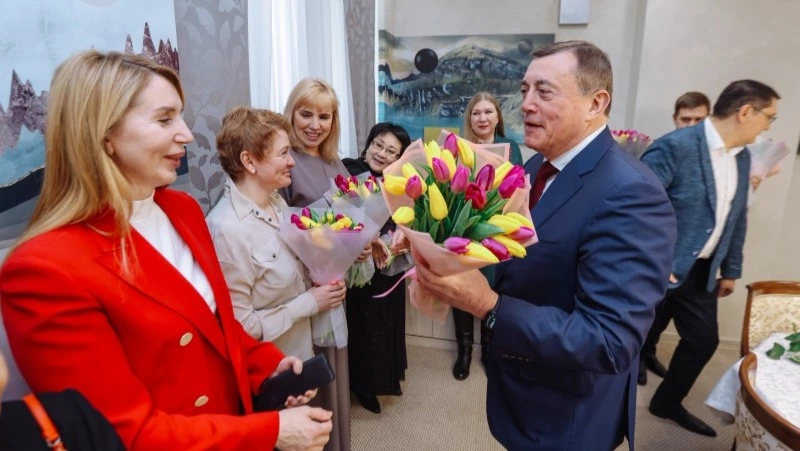 Губернатор Валерий Лимаренко встретился с женщинами из сахалинского делового сообщества