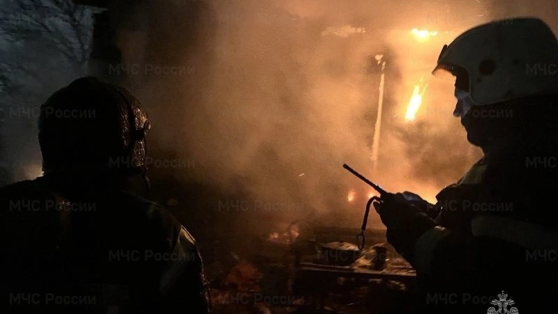 Пожарные потушили частный дом с печным отоплением в Поронайском районе 