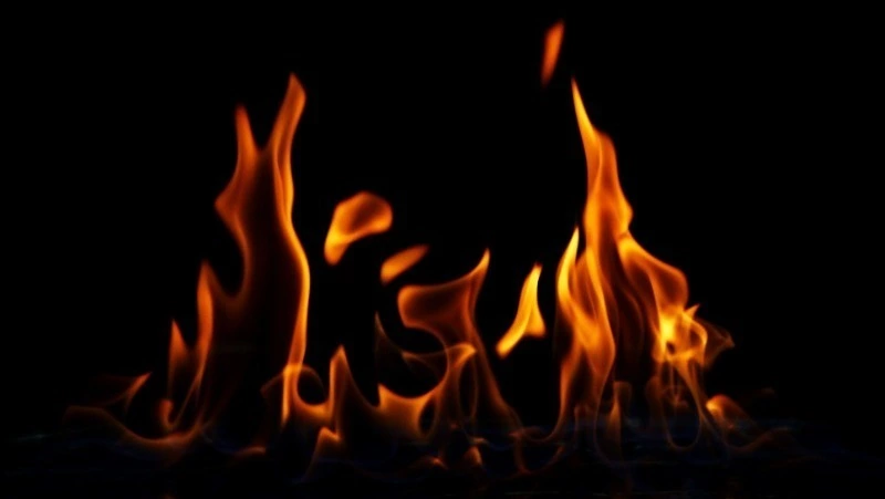 Более 10 человек тушили загоревшийся автомобиль в Долинском районе 1 января