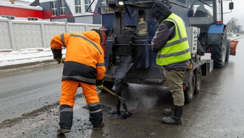 В Южно-Сахалинске с начала 2026 года залатали 750 «квадратов» дорожных ям