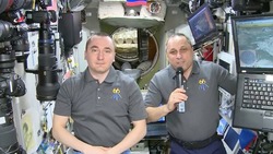 Экипаж МКС поздравил россиян с 23 февраля прямо из космоса