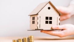 «Известия»: ставку по семейной ипотеке планируют повысить в два раза