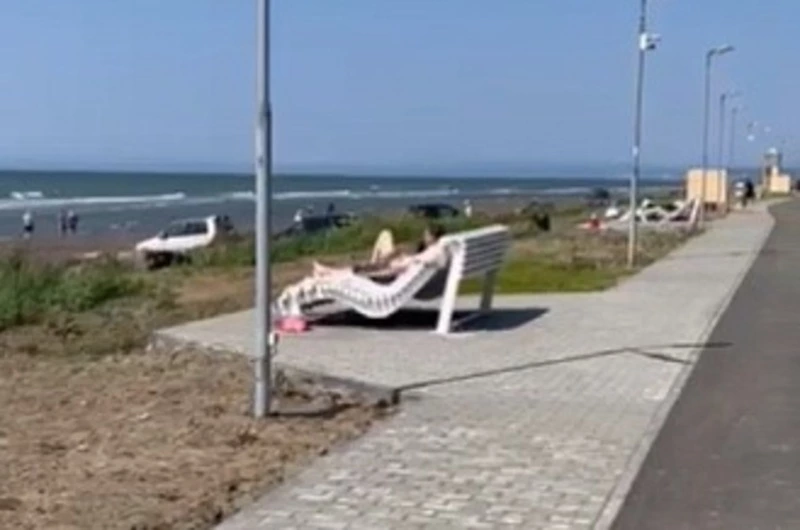 Жители Александровска-Сахалинского отдыхают на недостроенной набережной