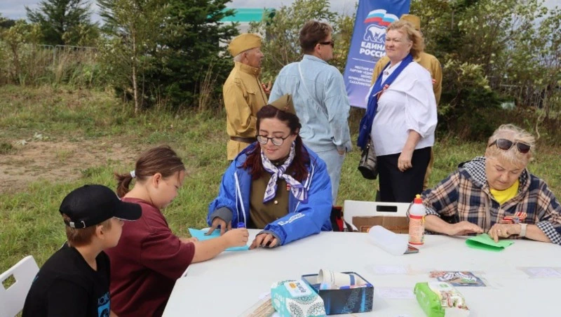 Представители «Единой России» провели мастер-классы на реконструкции на Холмском перевале