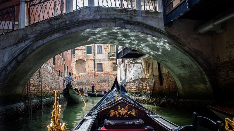 Ученые назвали самые опасные для туристов в пандемию страны