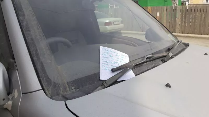 Телеграммы автохаму: жители Южно-Сахалинска устроили переписку с наглым парковщиком