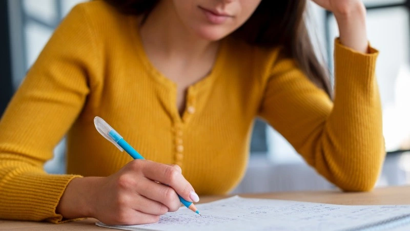 Рособрнадзор сохранит возможность пересдачи одного из предметов ЕГЭ в 2026 году