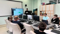 На Сахалине школьников учат работать с дронами через платформу «Зодиак»