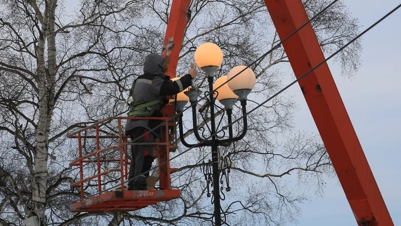 На Сахалине не нашлось фонарей, чтобы вернуть свет на улицу в Углегорске