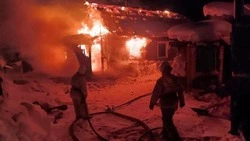 Крыша частного дома вспыхнула в Тымовском районе
