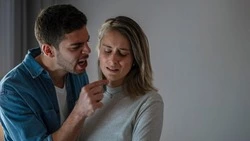 В оправдание перед мужем жительница Сахалина обвинила любовника в своем похищении и изнасиловании