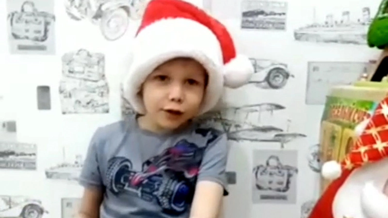 Письмо Деду Морозу: стеснительный Артем мечтает о наборе машинок Hot Wheels