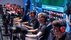 Киберспортсменам из России разрешили выступать с флагом и гимном