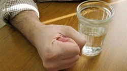 Житель Сахалина попытался убить собутыльника во время пьяной ссоры