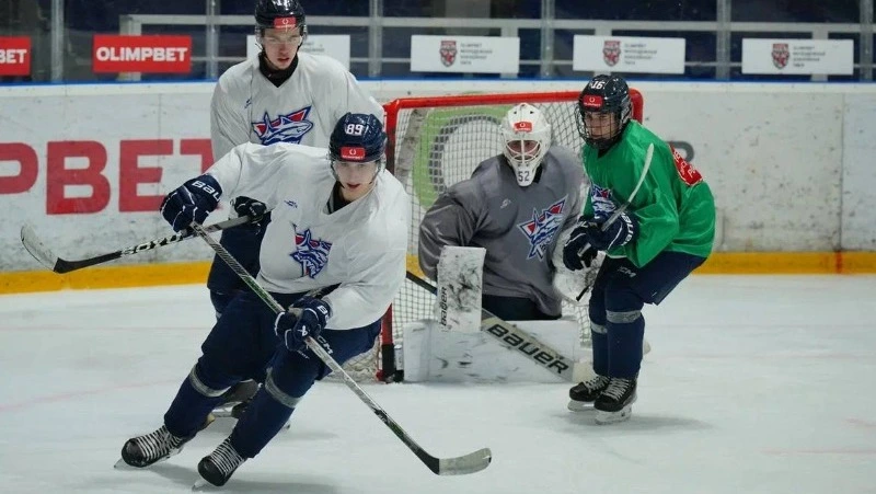 «Сахалинские Акулы» всухую проиграли матч против приморцев