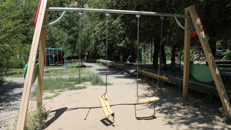 Сахалинская прокуратура: девять из десяти детских площадок в регионе опасны для игр