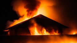 Пожарные потушили полыхающий гараж в Александровске-Сахалинском днем 8 ноября 