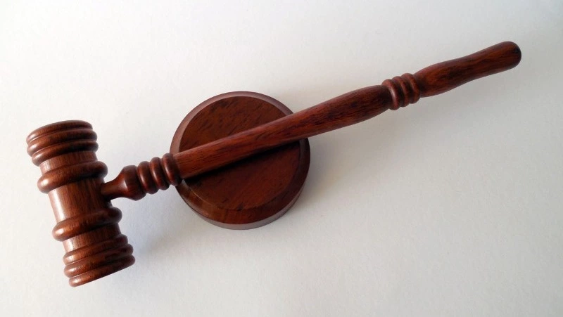 Адвокаты и нотариусы становятся редкой профессией на Сахалине