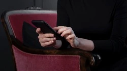 Сахалинка за девять дней украла 50 тысяч рублей со счета доверчивого друга