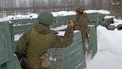 Военнослужащие на Сахалине посетили занятия по метанию ручных гранат