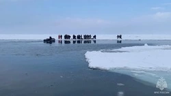 МЧС: 71 рыбака спасли с оторвавшейся льдины на Сахалине 