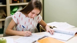 Сахалинские школьники могут бесплатно подготовиться к ЕГЭ на Госуслугах