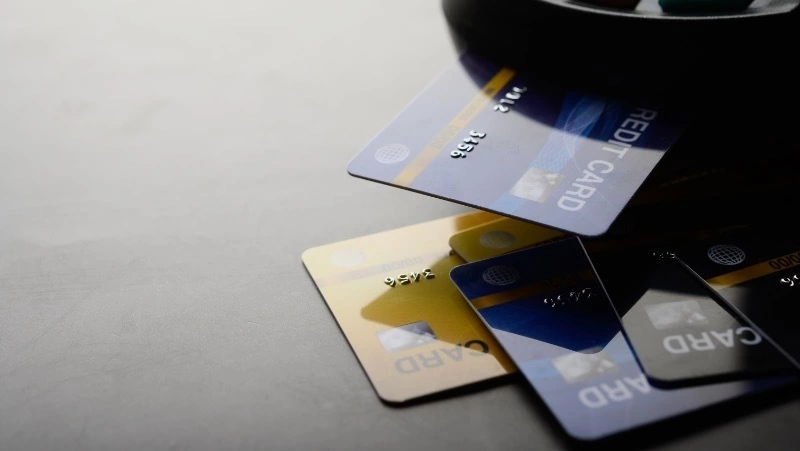Россиянам ограничат максимально допустимое количество банковских карт до десяти