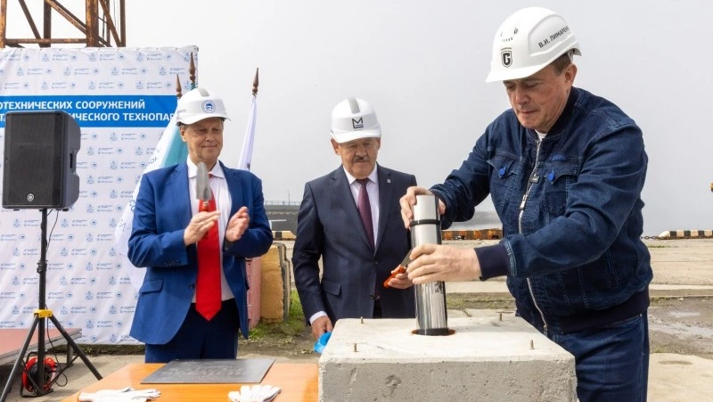 Валерий Лимаренко дал старт масштабной реконструкции Корсаковского порта