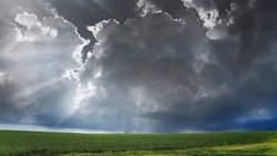 Область низкого давления принесет дожди и холод в Сахалинскую область 17 и 18 июня