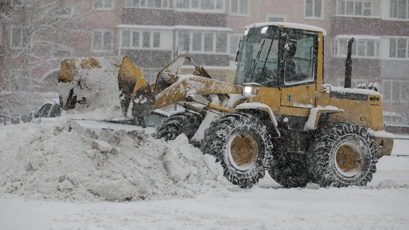 150 машин МЧС готовы бороться с циклоном на Сахалине
