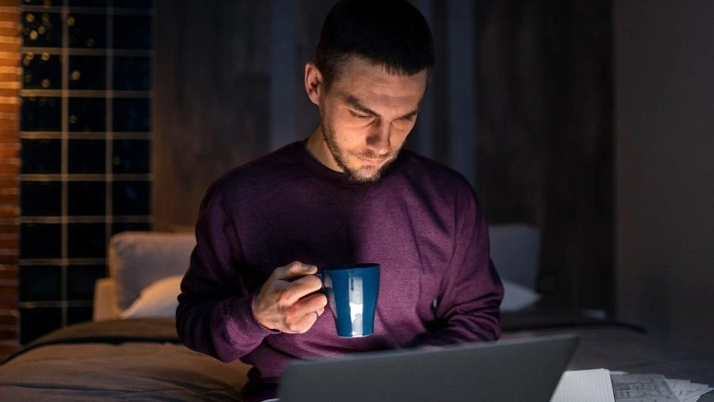 Мошенник украл 10 тысяч рублей, используя старый номер жительницы Корсакова