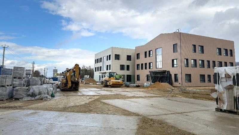 Строительство новой поликлиники в Хомутово на 530 пациентов завершат в начале 2026 года