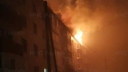 Прокуратура проверит пожарную безопасность дома со сгоревшей крышей в Невельске