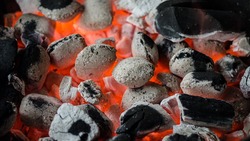 На плохой уголь и задержки поставок жалуются жители Томари