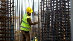 Строитель сорвался с высоты на стройке ООО «Импульс» на Сахалине