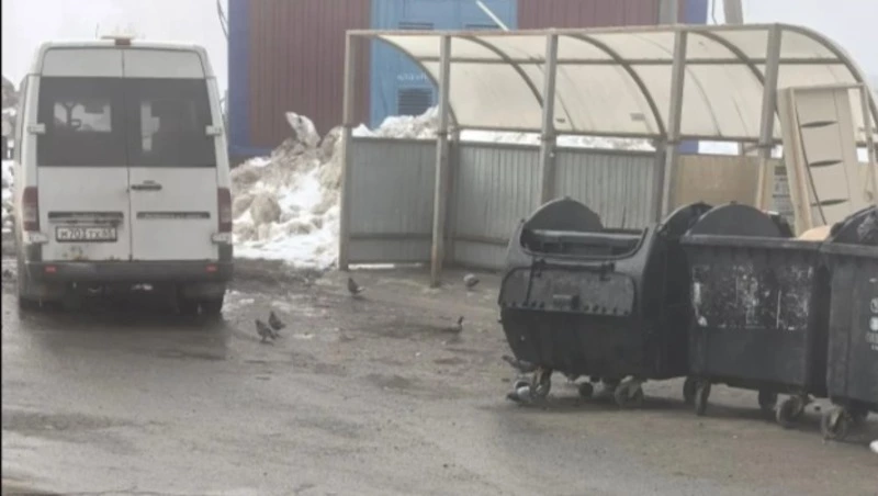 Талые воды отвели от мусорных контейнеров в Южно-Сахалинске благодаря «Губернаторскому контролю»