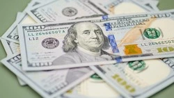 Центральный банк Российской Федерации снизил официальный курс доллара   