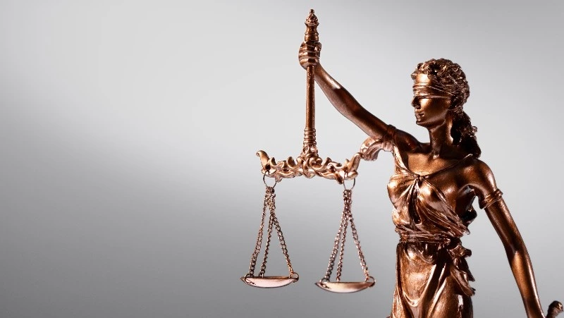 Суд признал бесхозяйными несколько заброшенных зданий в Поронайске