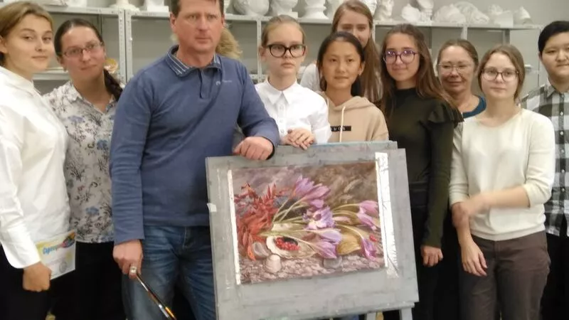 Московские художники провели мастер-классы для сахалинцев