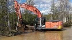 Газовики помогли отвести паводковые воды от населенного пункта на Сахалине