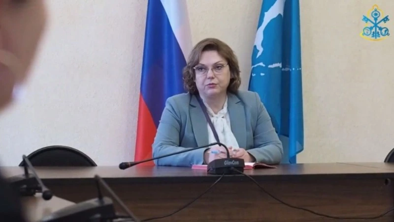 После инцидента с падением наледи в Корсакове усилят контроль за уборкой крыш