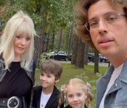 Пугачева покинула Россию вместе с семьей