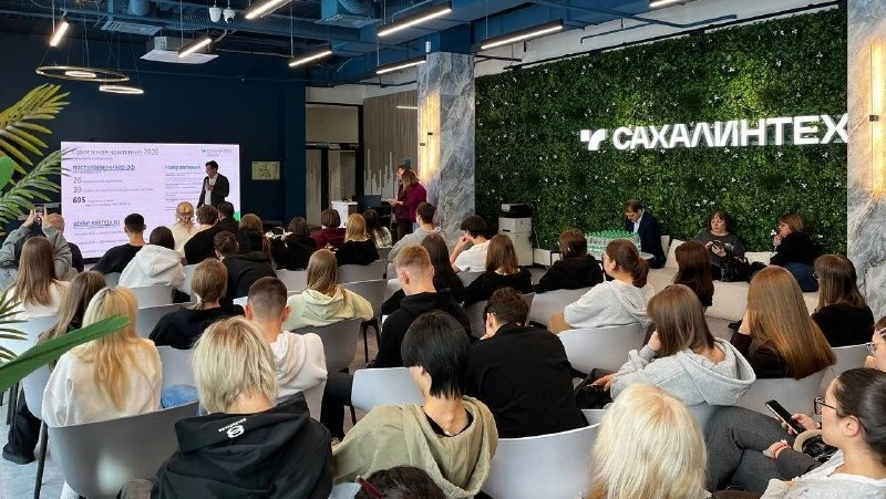 Углегорские школьники посетили новый кампус СахГУ