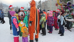 Детский горнолыжный карнавал в Южно-Сахалинске впервые прошел без спуска