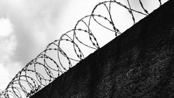 На заключенного колонии в Смирных завели уголовное дело за насилие над сотрудником учреждения