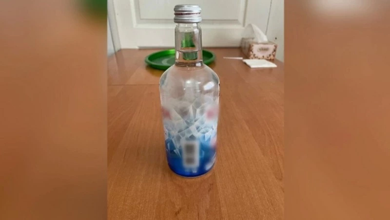 Полиция изъяла более 500 бутылок контрафактного алкоголя у супругов в Южно-Курильске