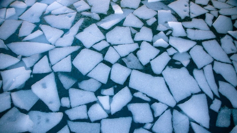 Сахалинцев предупредили об опасности выхода на лед