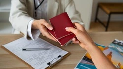 «Защитники Отечества» помогли жене участника СВО с пропиской ребенка в Поронайске