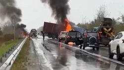 Грузовик загорелся после ДТП на трассе Южно-Сахалинск — Оха