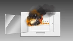 Эвакуировали семь человек: в Южно-Сахалинске загорелся двухэтажный дом